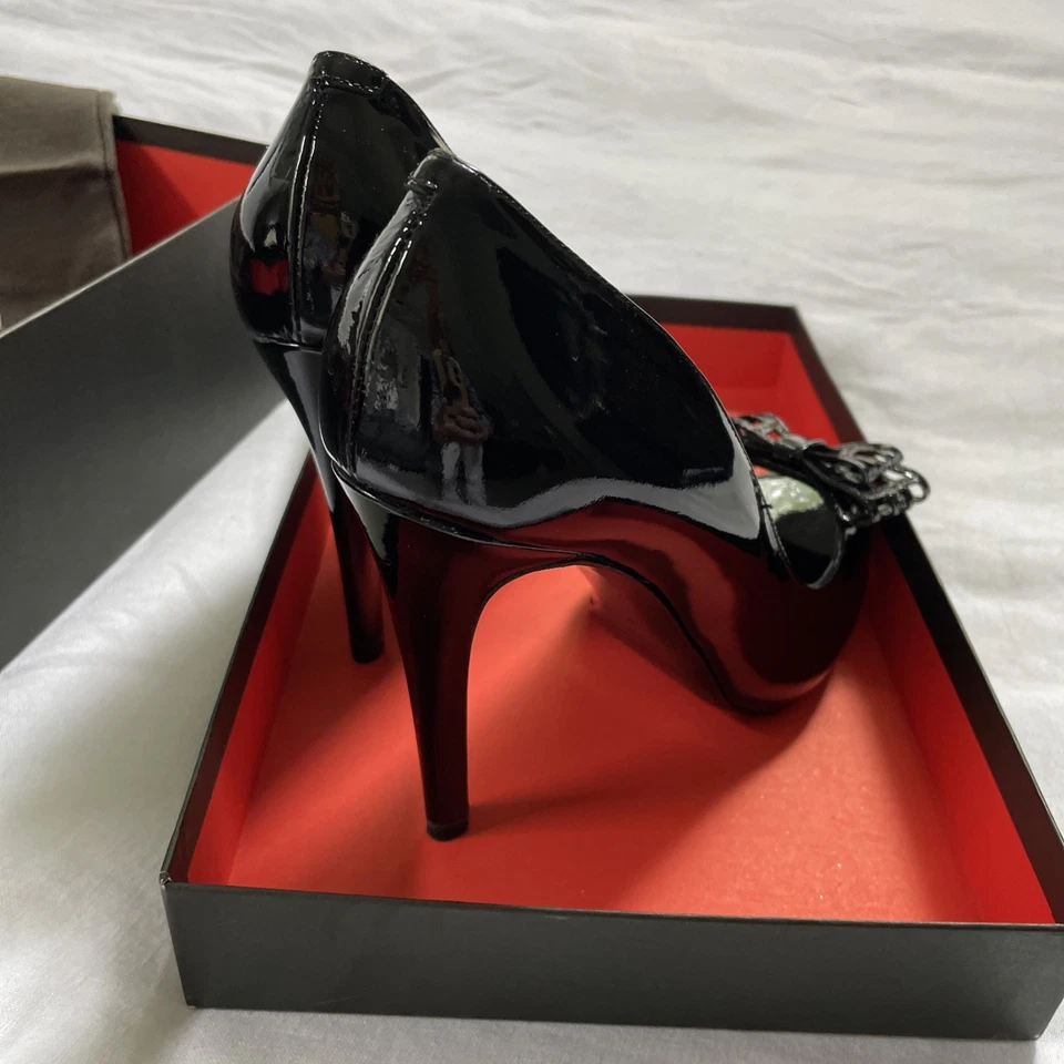 Tacones de aguja Bruno Magli de charol negro punta abierta, talla 7-1/2, ¡NUEVOS EN CAJA! Foto 4 de 4