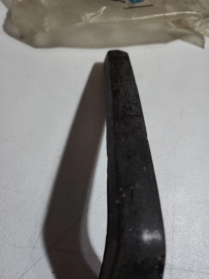 1974 1975 Plymouth Valiant Duster Scamp Nuevo de Lote Antiguo Protector de Parachoques Cojín 3753116 Mopar Foto 3 de 4