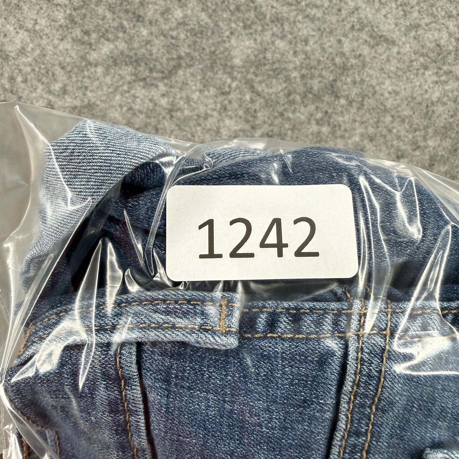 Levi's Bermuda Shorts Womens 31 Blue Denim Distressed Cuffed Mid Length thumbnail 11