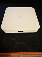 Ubiquiti Cloud Gateway Max - 2.5 Gig WAN 4x 2.5 Gig LAN - UCG-Max-NS