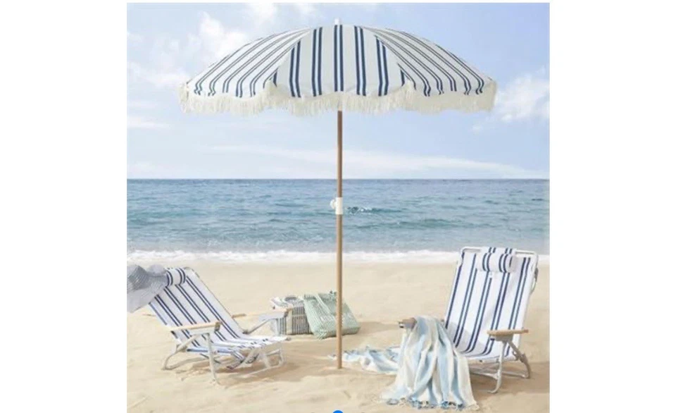 Sombrilla de playa a rayas de 6,5 pies con flecos, UPF 50+ parasol, inclinación ajustable Foto 2 de 3