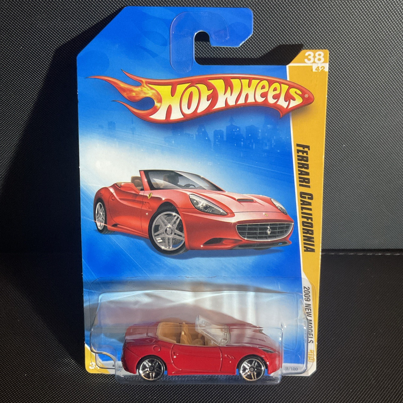 Hot Wheels 38/190 2009 New Models #38/42 Ferrari California in Red - IROC Wheels