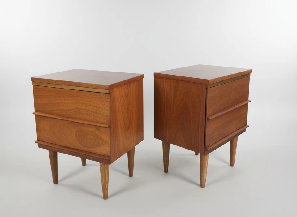 Par de aparadores modernos de mediados de siglo - Acabado MCM nogal, años 60, cola de milano Foto 2 de 4