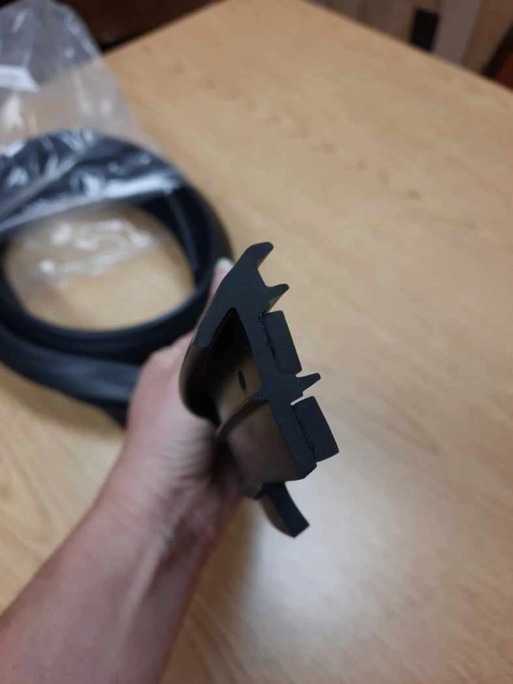 M715 Kaiser Windshield Weatherstrip 11657716 - Image 4 of 4