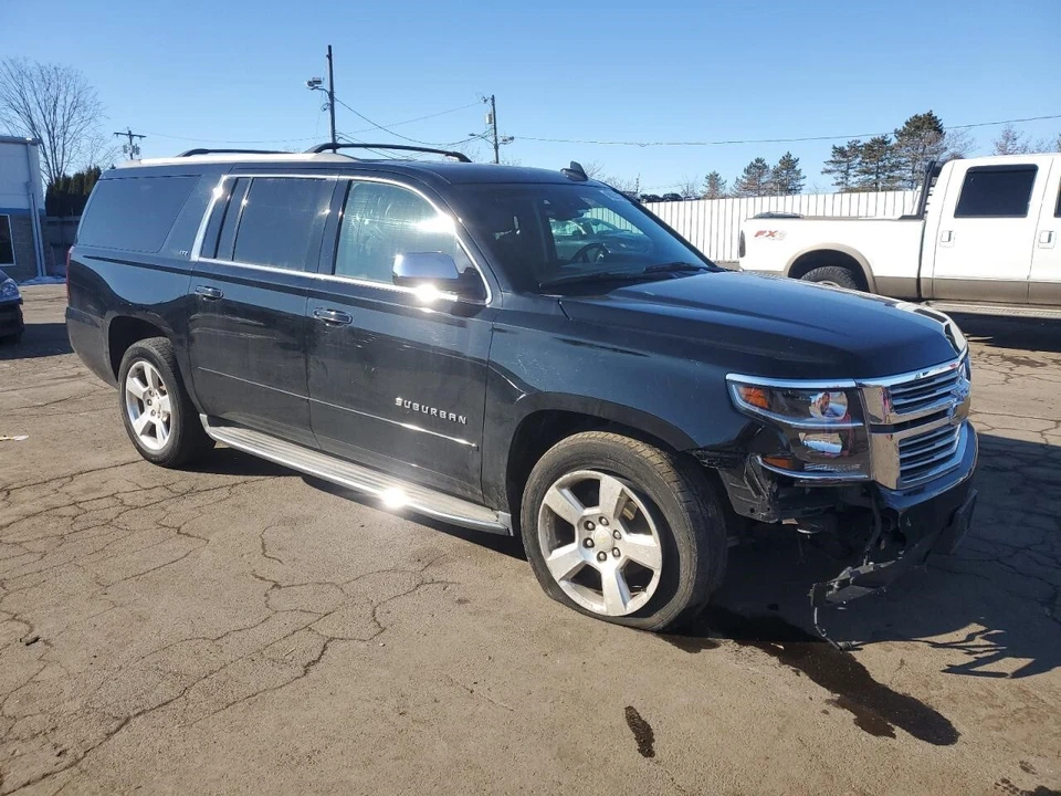 Used Rear Left Door Assembly Rear Side fits: 2015 Chevrolet Suburban 1500 privac Foto 4 de 4