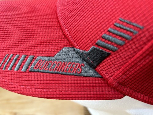 New Era 39Thirty Tampa Bay Buccaneers Red Hat Cap Size S/M Fitted Fit - Picture 6 of 13