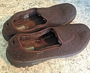 skechers fuzzy slippers