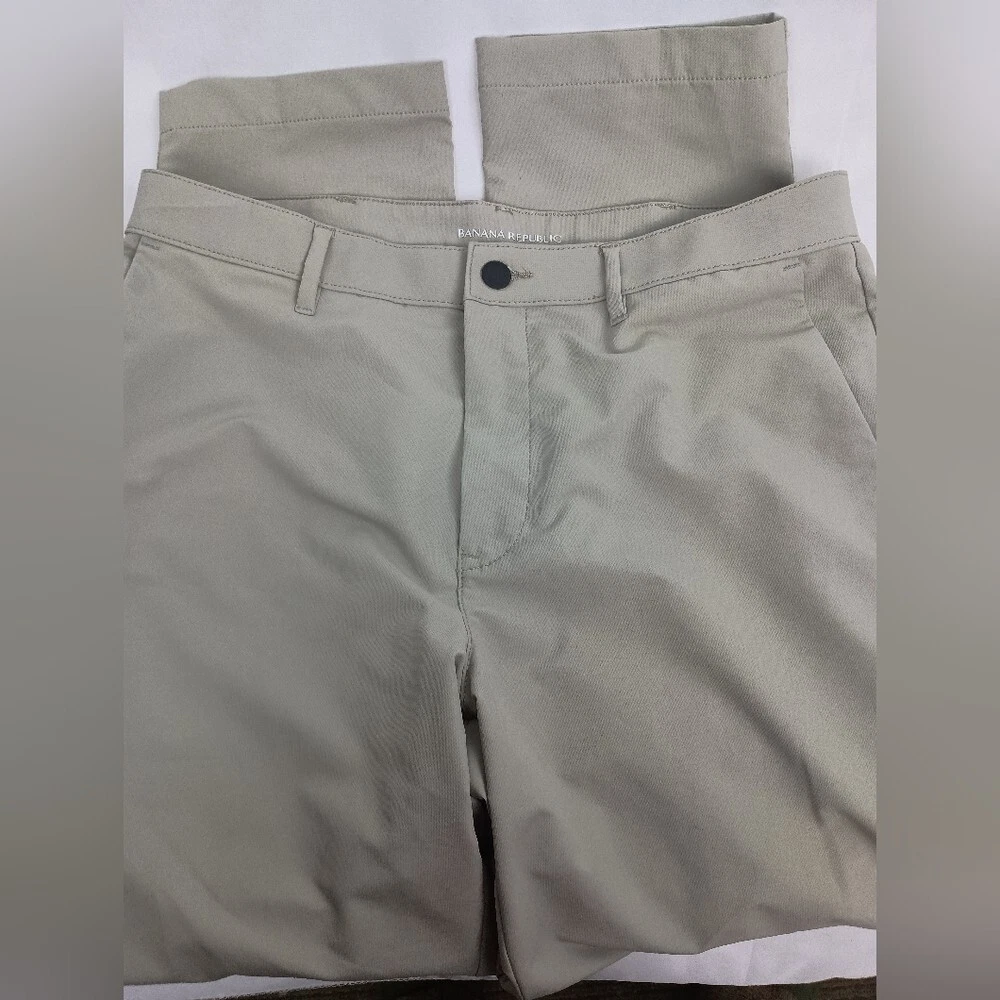 Mens Banana republic beige Chino Pants size 34x30 (#229)