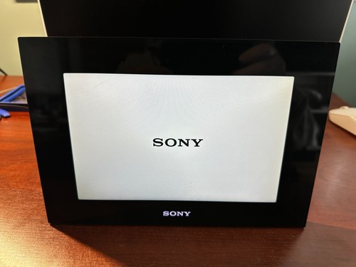 Sony S-Frame Digital Picture Frame DPF-VR100 10.2" w/ Power Supply & USB Cable - Picture 4 of 11