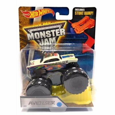 2016 Hot Wheels Monster Jam Avenger With Stunt Ramp New #31
