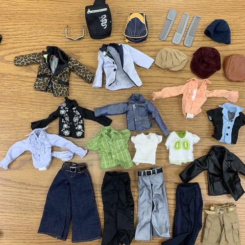 5 Bratz Boyz de 2002 y 2003 con ropa extra zapatos y accesorios. - Imagen 7 de 11