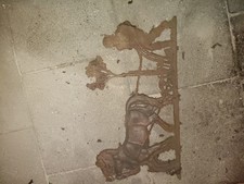 Gusseisen Relief Landwirtschaft Bauer mit Pflug