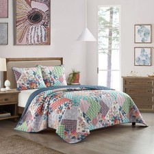 Stratford Park All Season Multi Color Floral Quilt Set with Pillow Shams, Pat...