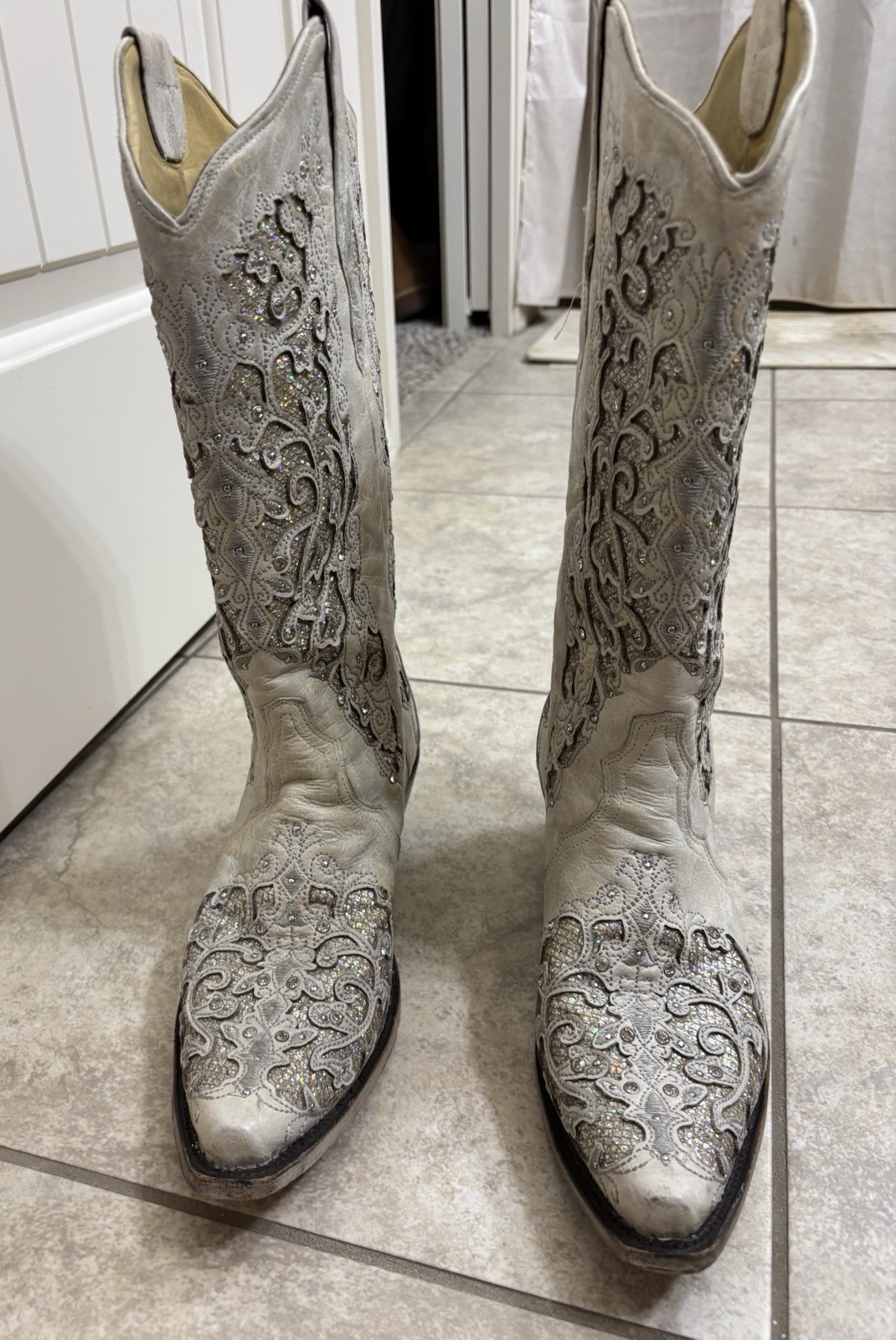 SOLD.  Corral Boots White Embroidered Rhinestone … - image 1