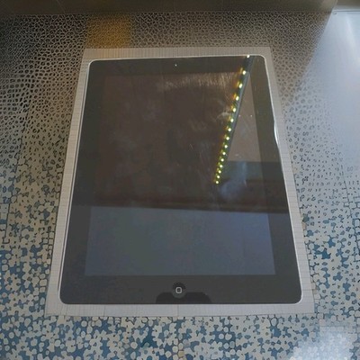 iPad Model A1397, Gen 2, 16GB, Black / Silver , Wi-Fi 9.7-inch Screen 