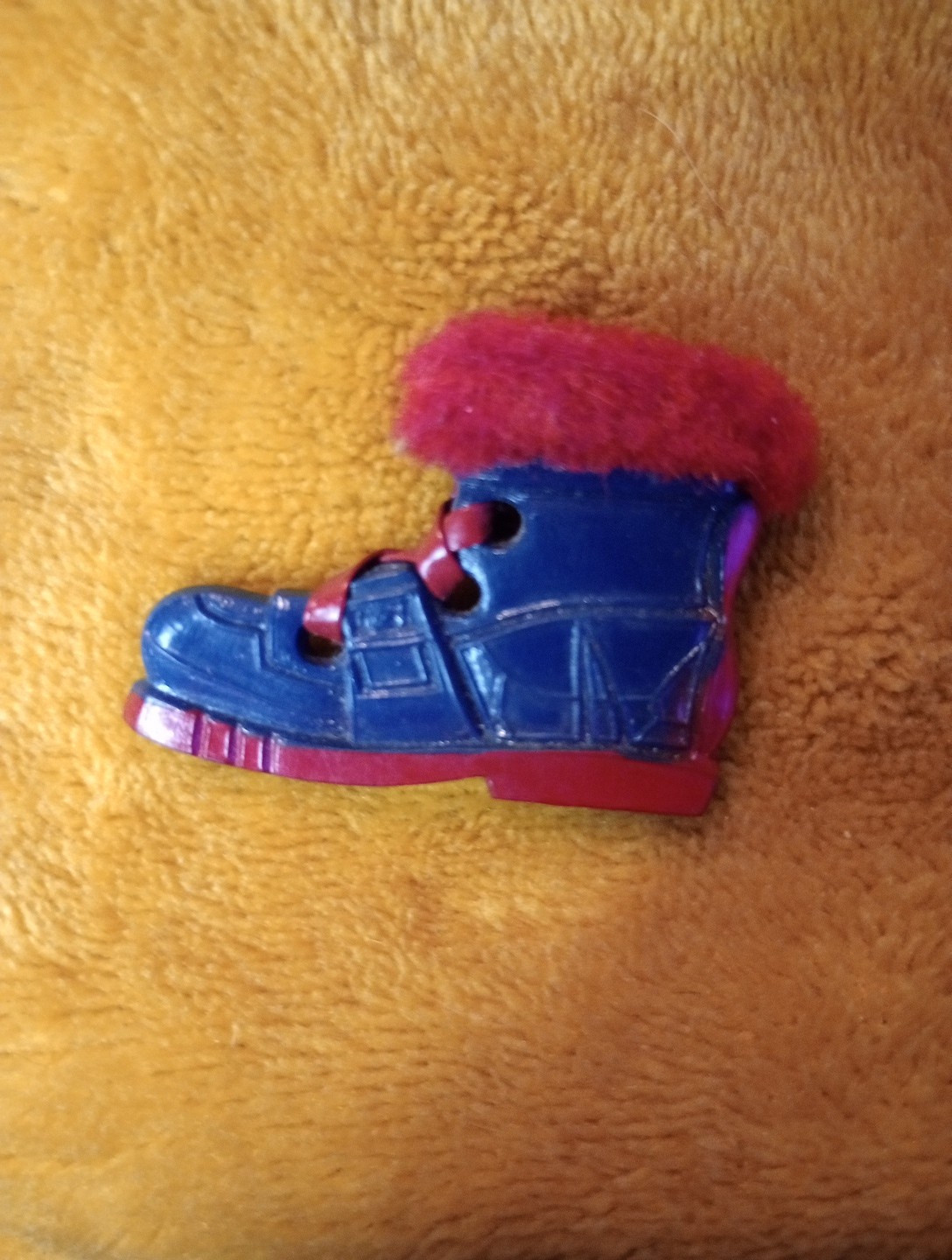 Vintage Jacket Pulls Boot Shaped - image 4