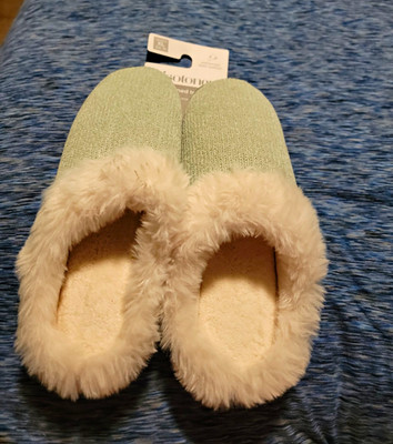 Isotoner Women s Size 10 Knit Slip-On Slippers Faux Fur Lined Green/Beige