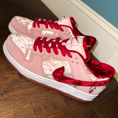 Nike Dunk Low SB x StrangeLove Valentines Day Pink CT2552-800 Low Top