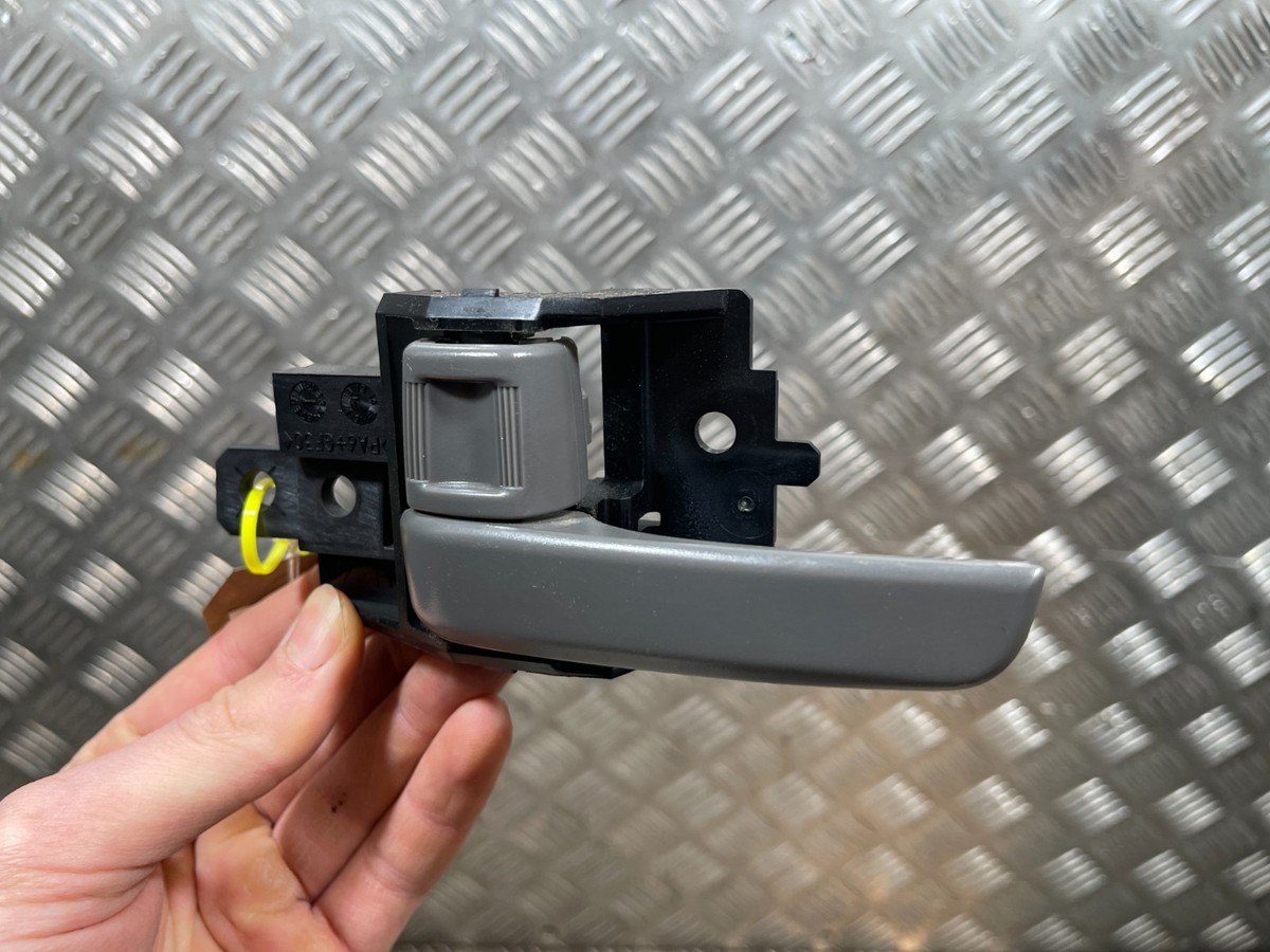 チター Mitsubishi L200 2.4L MK5 2015-2019 Front Door Inner Handle Left N