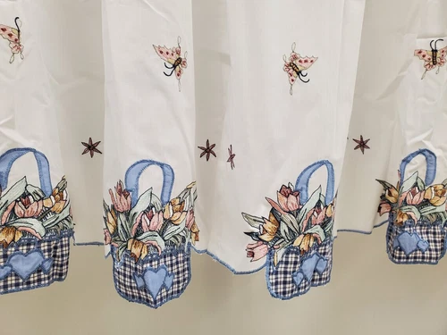Tulip Basket Embroidered and Applique Privacy Tiers Or Swag White/Blue VINTAGE