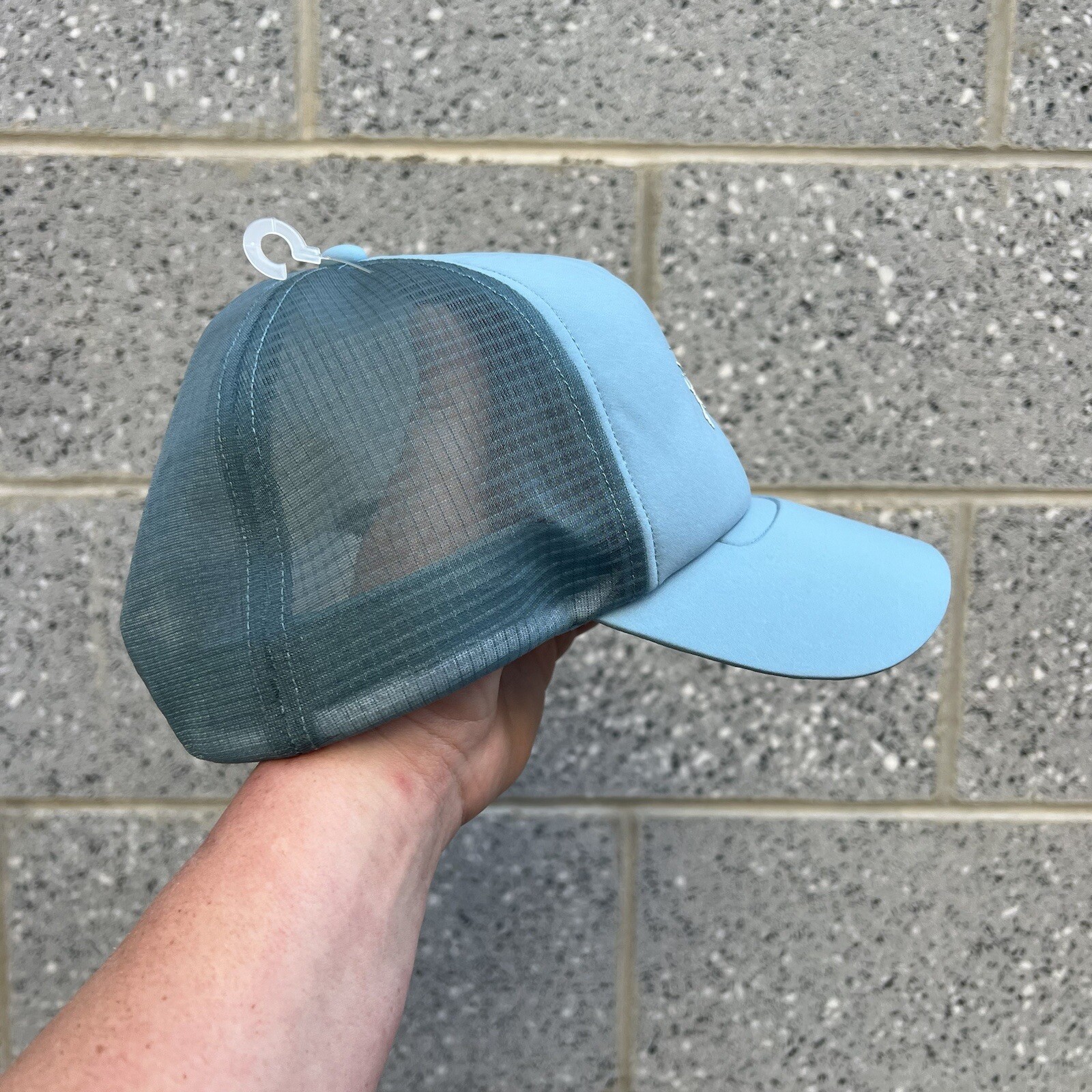 Cappellino camionista Arc'teryx tesa curva performance blu nuovo con etichetta