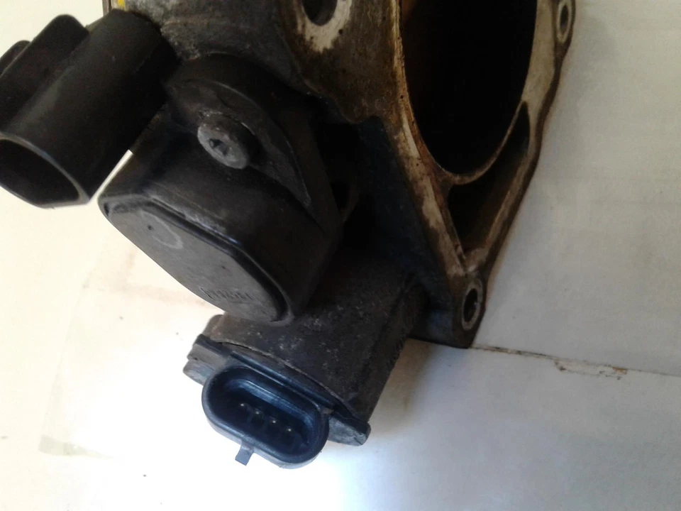 Used Fuel Injection Throttle Body fits: 2003 Chevrolet Cavalier Throttle Valve A Foto 3 de 4