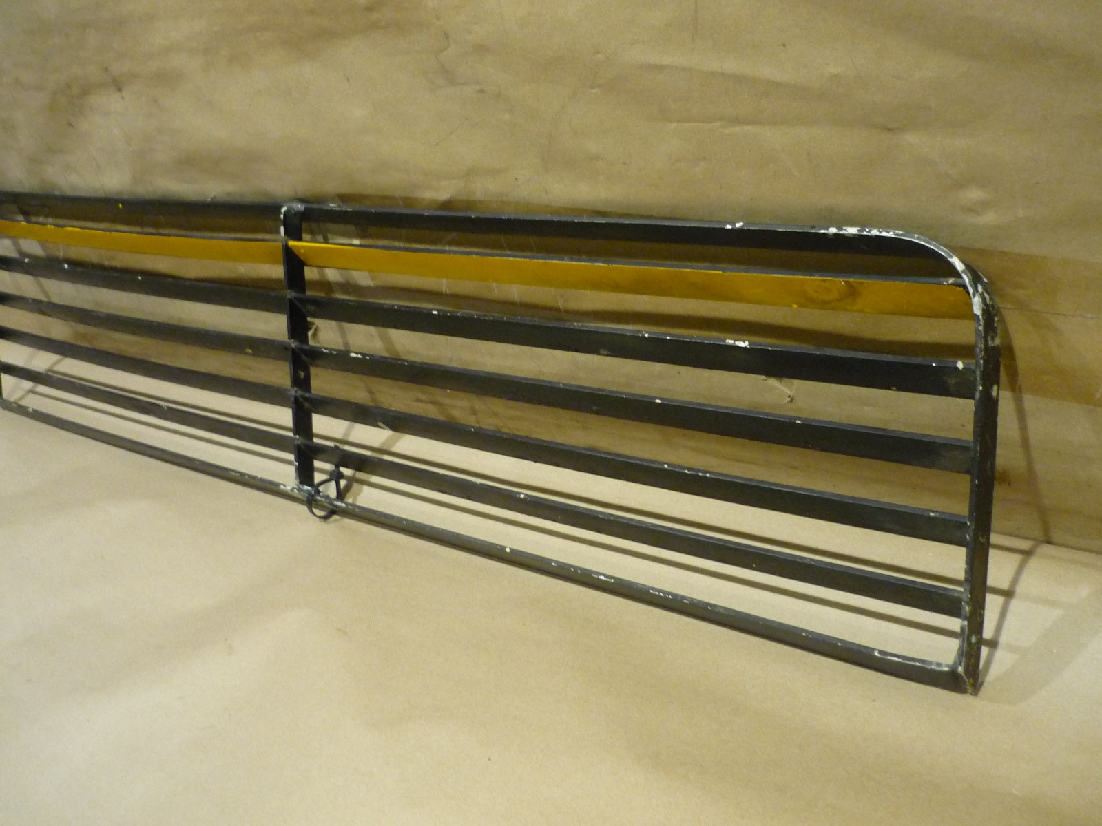 Ferrari 308 1976 Grille P/N 40042608