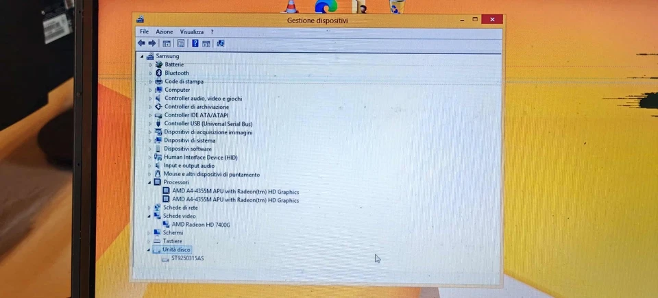 PC Portatile Samsung NP535U3C AMD A4-4355M - 250 GB HD - 6 GB DDR3 - Immagine 2 di 4