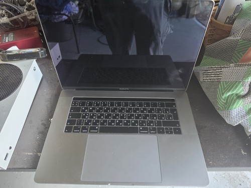 MacBook Pro 15 Touch Bar 2018 i7 16gb 256 ssd