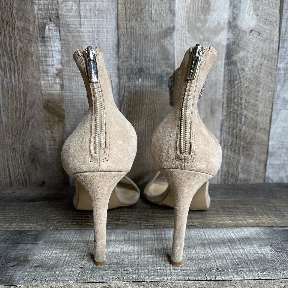 Salto feminino Vince Camuto Kayolena bege camurça biqueira aberta com zíper alça joia tamanho 8 M - Imagem 4 de 4