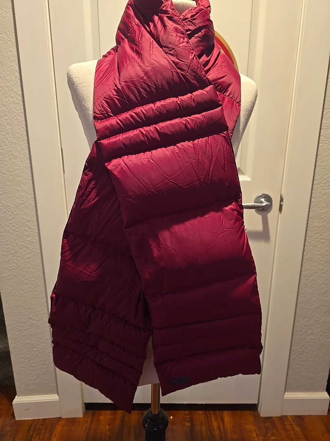 Outdoor Research Down Insulated Warm Puffer Quilted Scarf Outdoor Hiking Ski EUC
Opens in a new wind