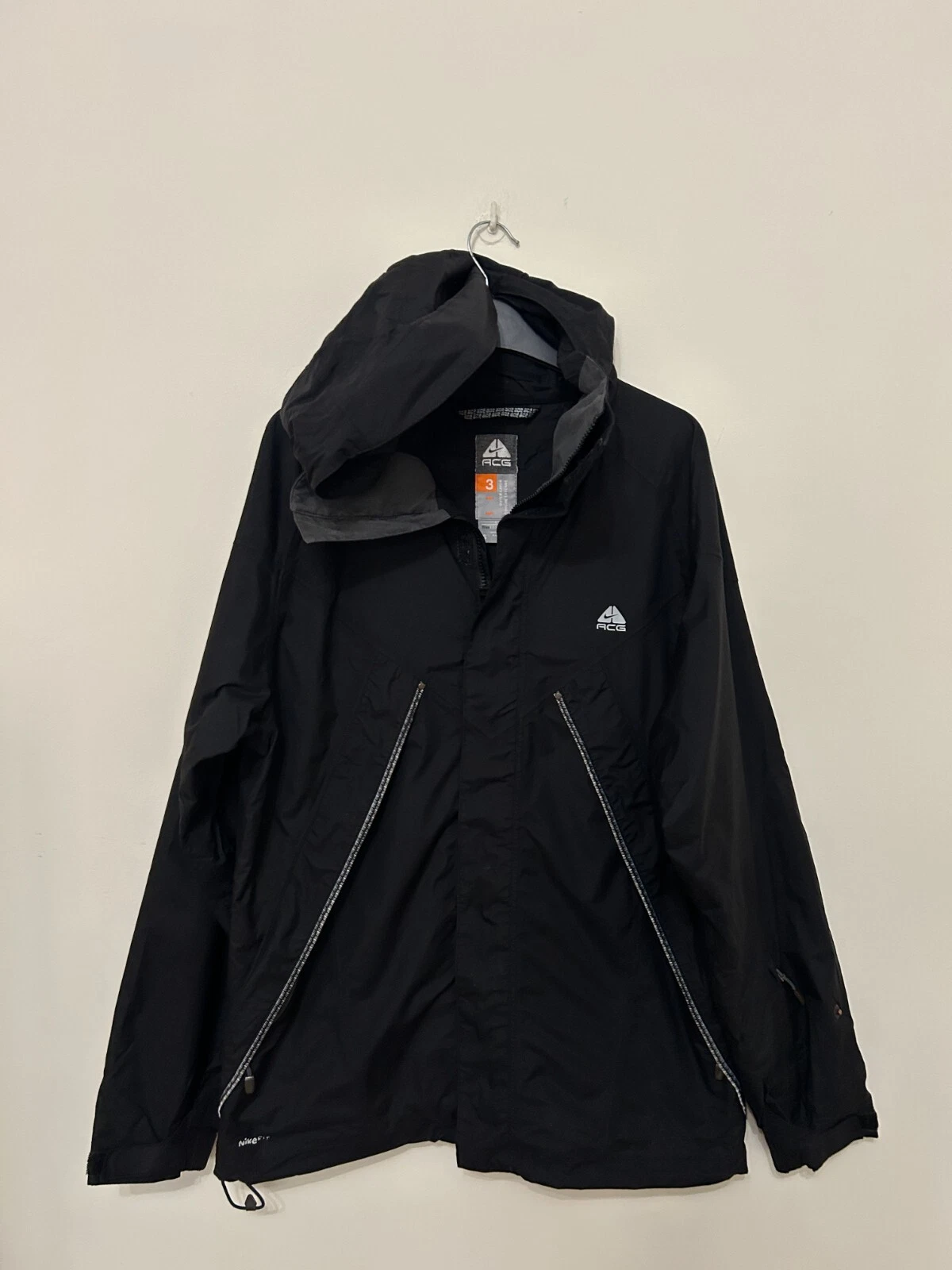 Nike ACG Fit Storm outdoor jacket size S