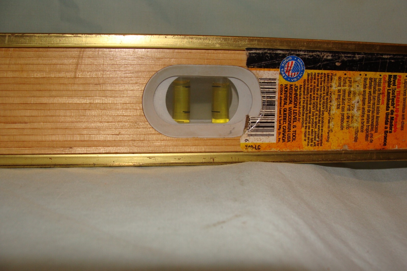 JOHNSON LEVEL & TOOL CO. USED 48" HEAVY DUTY HARDWOOD BRASS BOUND LEVEL #748