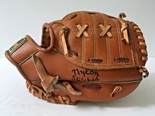 Wilson Fieldmaster A2614 Baseball Glove Right Hand Throw Youth Small Glove