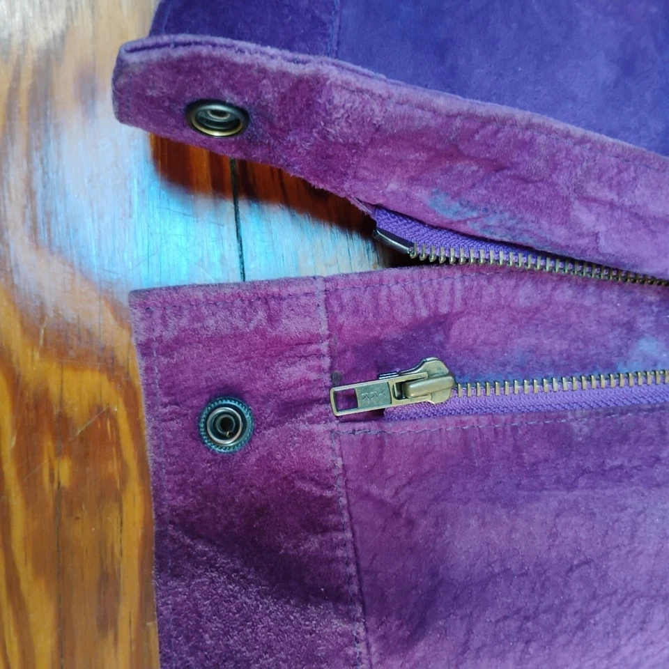 Chaqueta morada de cuero gamuza Assets de diseño vintage Foto 4 de 4