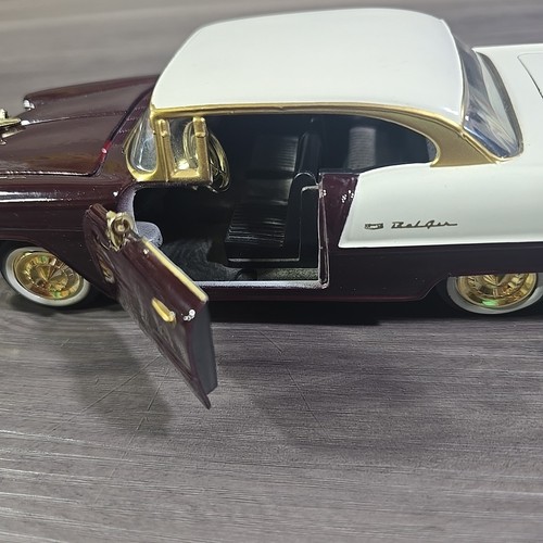 1955 Chevy Bel Air 1:24 Diecast Maroon/Ivory Two-Tone Showroom Model - Picture 5 of 16