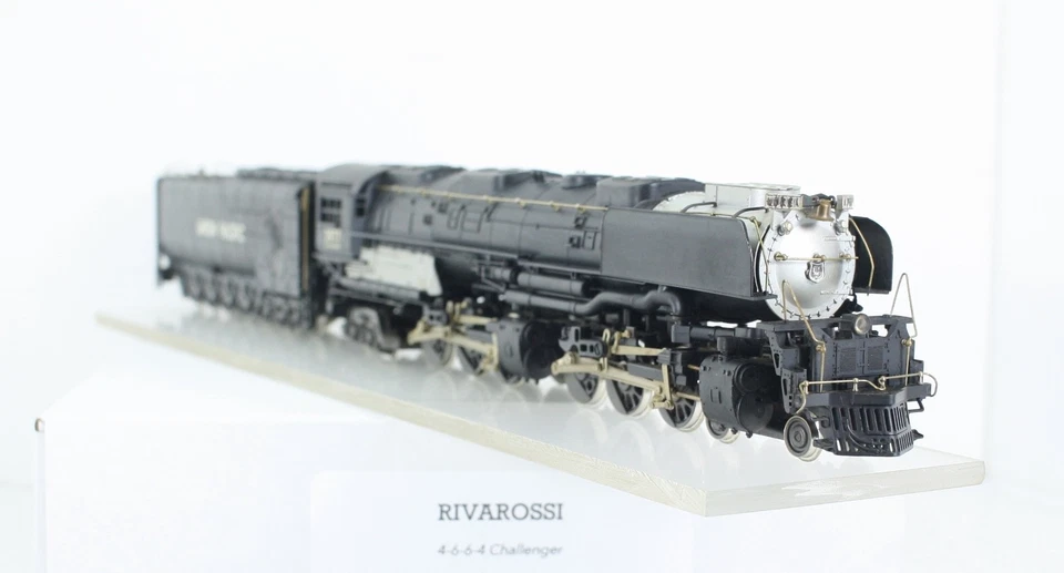 HO Scale Rivarossi Union Pacific 4-6-6-4 Challenger Locomotive & Tender #3977 - Image 4 of 4