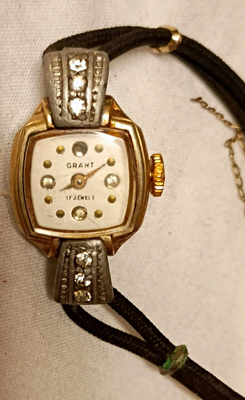 Grant Women's Manual Wind Analog Dress Watch Gold Case Silver Dial Black Leather