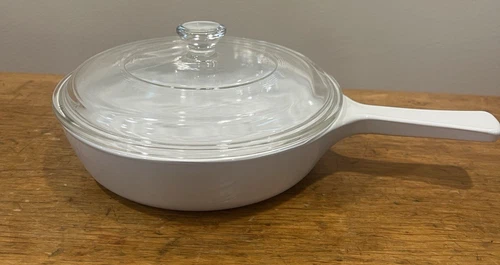 Vintage Corning ware P-83-B Skillet White With Pyrex Lid Preowned