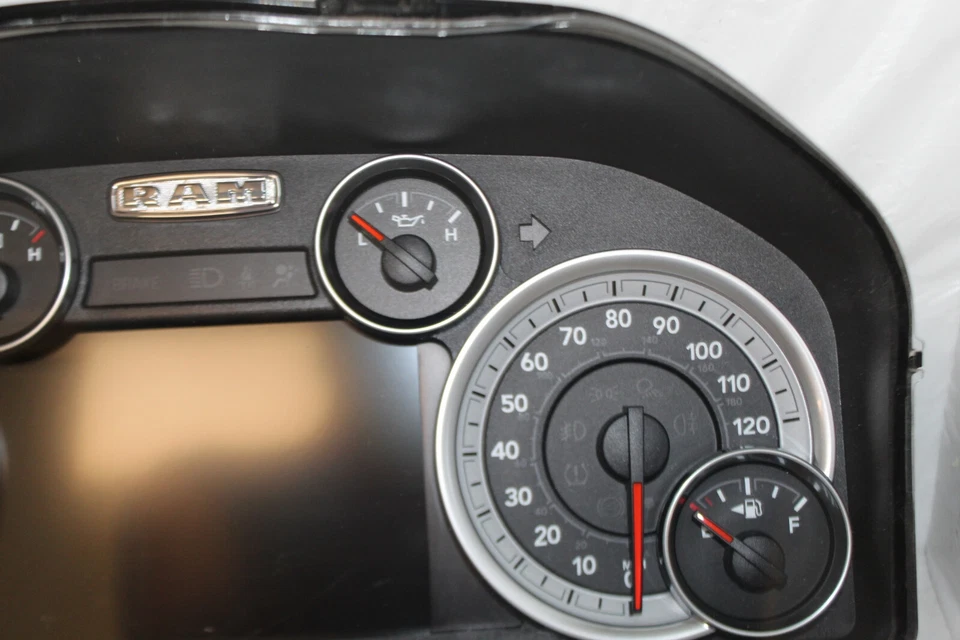 Cuadro de instrumentos velocímetro 2015 RAM 1500/2500 BIGHORN panel 144.705 millas Foto 4 de 4