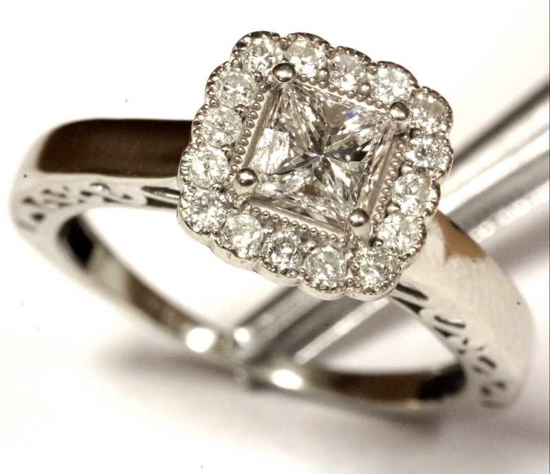10k white gold .63ct I1 H halo princess diamond engagement ring 3.2g Natural