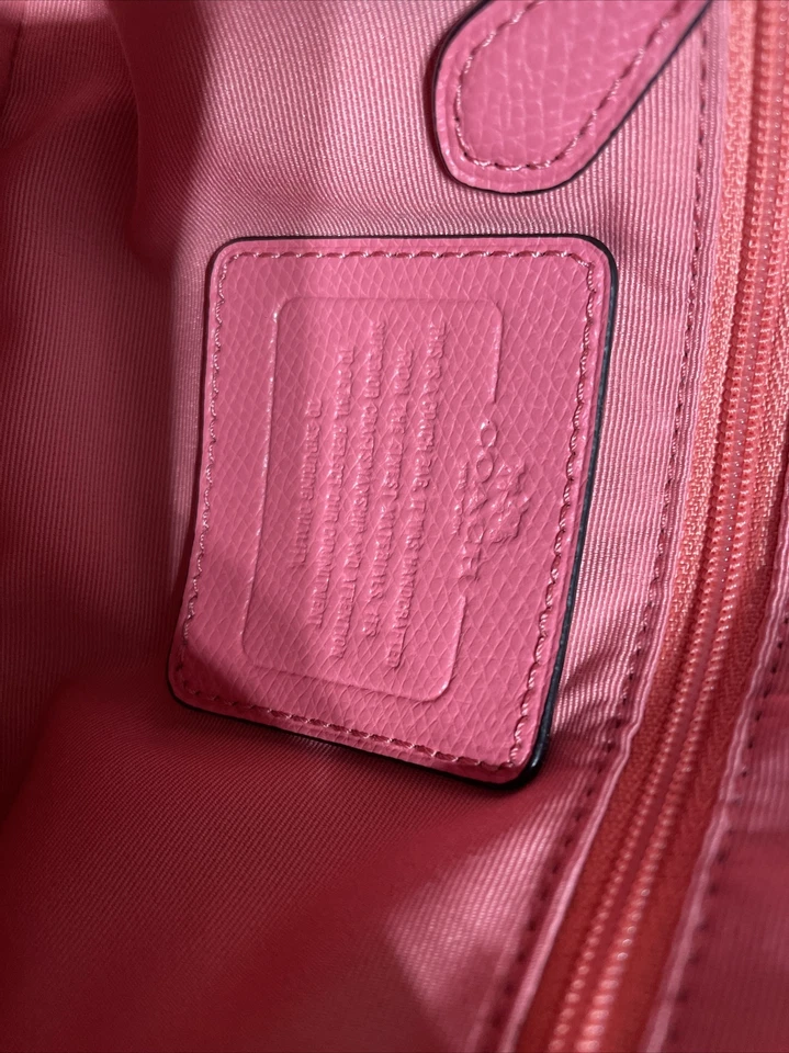 Cartera Coach Valentine Mini Cora Dome, Corazones Rosados, Excelente Estado Foto 4 de 4