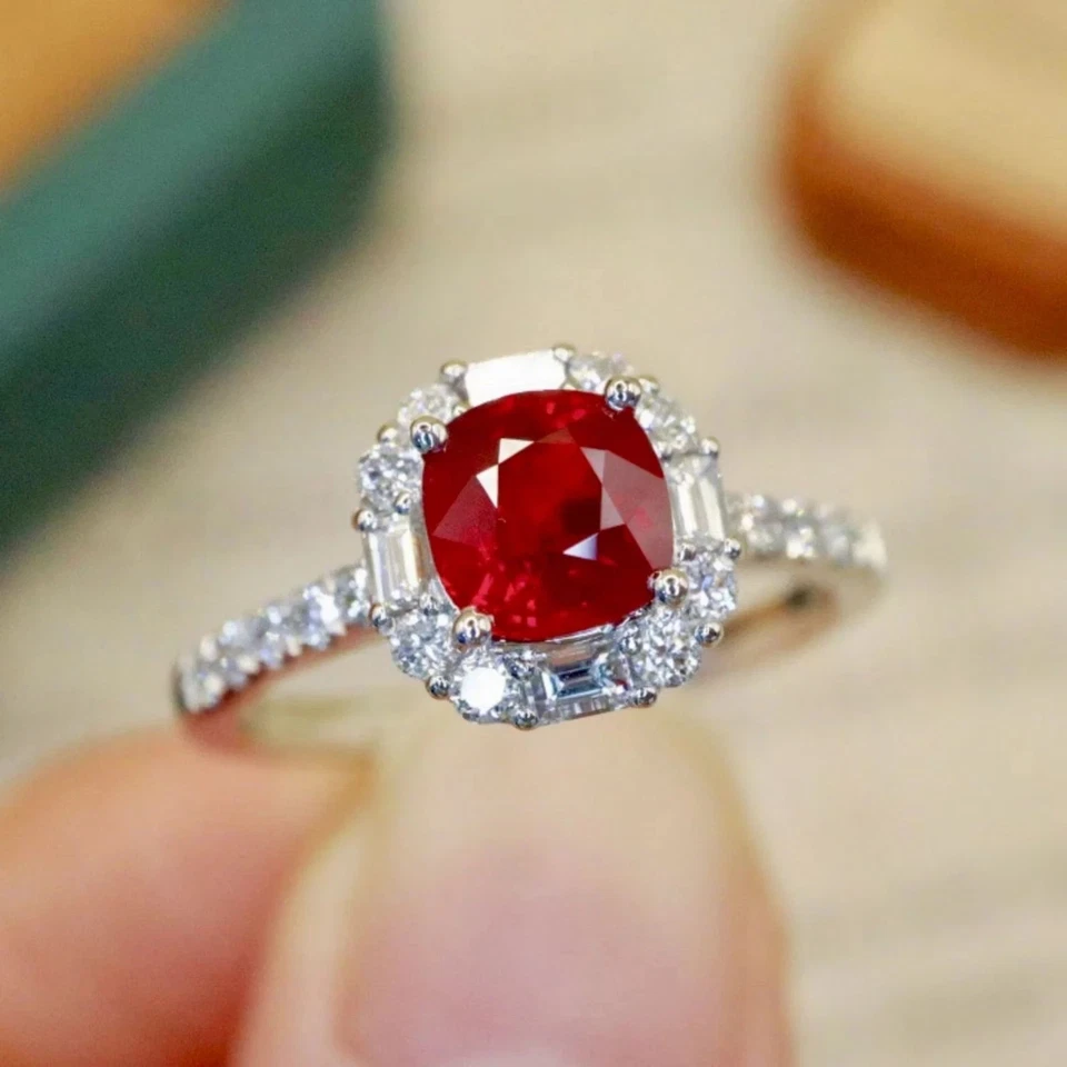 Anillo de compromiso nupcial de diamantes con rubí rojo natural de 3,50 quilates platino 950 Foto 2 de 4