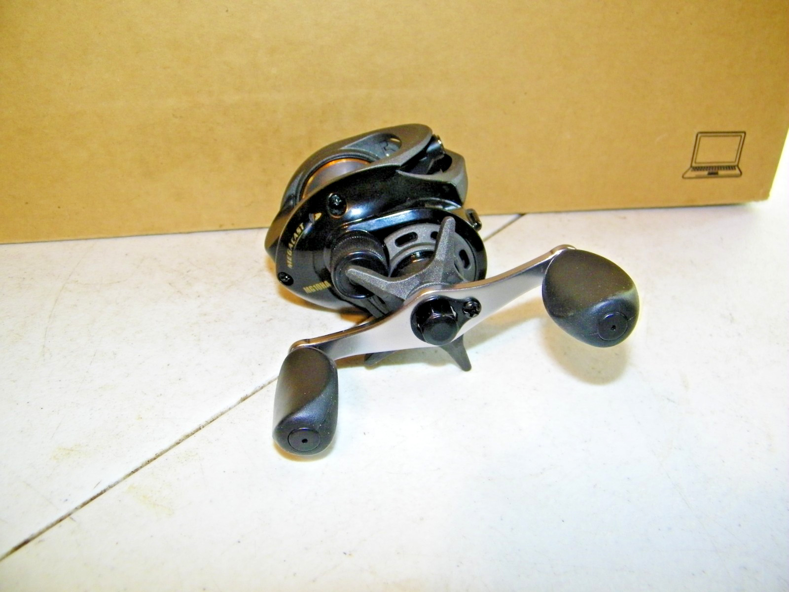 Bass Pro Shops Megacast Bait Caster Fishing Reel MGT10HA