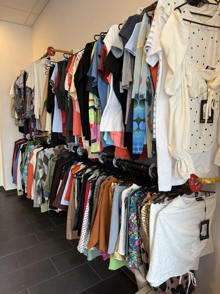 Original Markenbekleidung A Ware- Neuware Mit Etikett