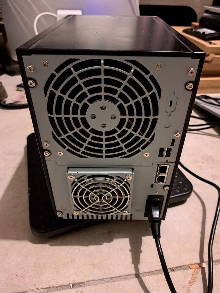 Netgear ReadyNAS Pro RNDP6000 |6 Bay|6x2TB HDD| 6 TRAYS| POWER CABLE - Image 3 of 4