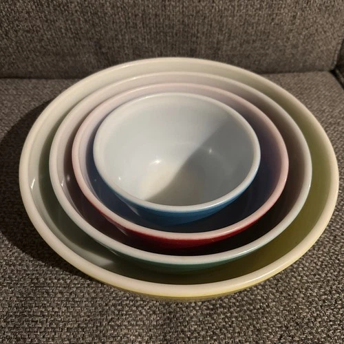 Vintage PYREX Primary Colors Nesting Mixing Bowl Set Of Four 1950's Exc. Cond.