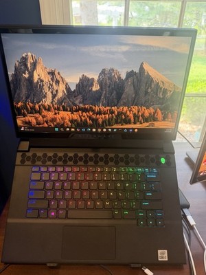 Alienware m15 R4   15.6'' - i7 10870H - 16GB RAM - RTX 3070 - 512GB SSD
