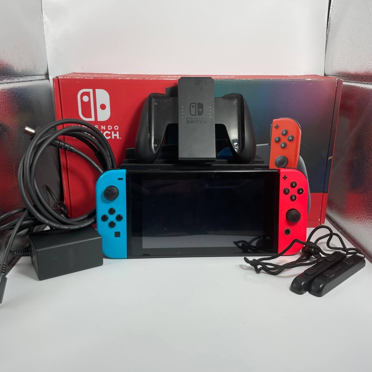 Nintendo Switch Completa di Scatola e Tutti gli Accessori Testato e Funzionante