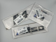 Insignia negra brillante BMW i4 M50 con 2 pares de insignias de ala M